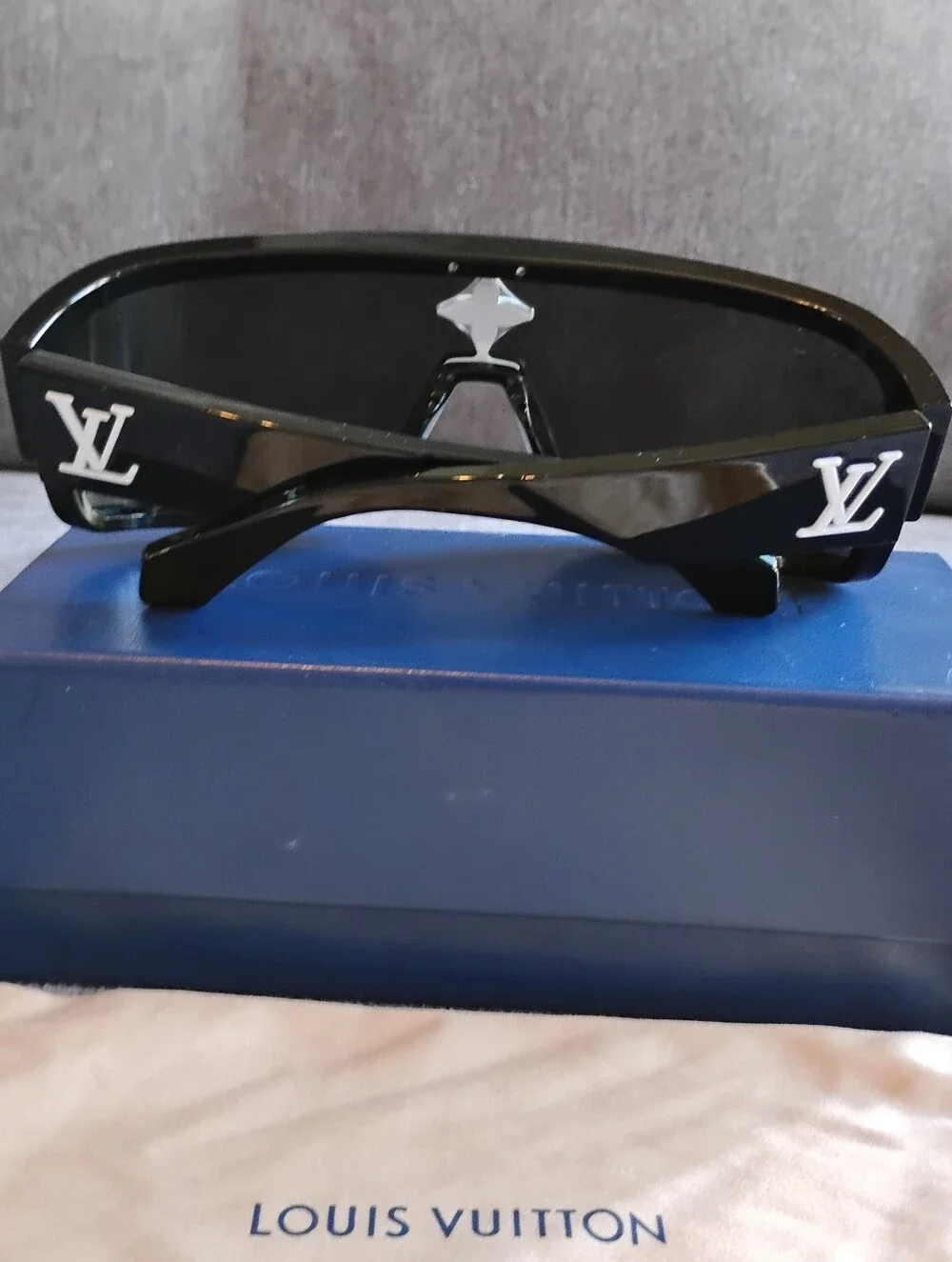 LOUIS VUITTON Cyclone Sport Mask Sunglasses 